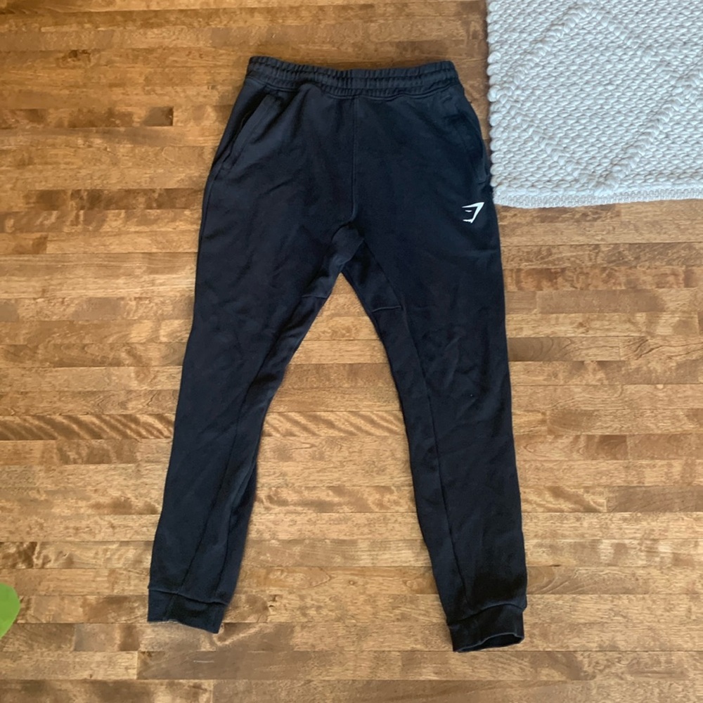 Gymshark Crest joggers. Double zipper pockets